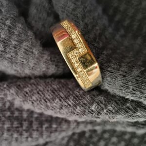 Golden Pulse – 925 Silver Brilliance Band