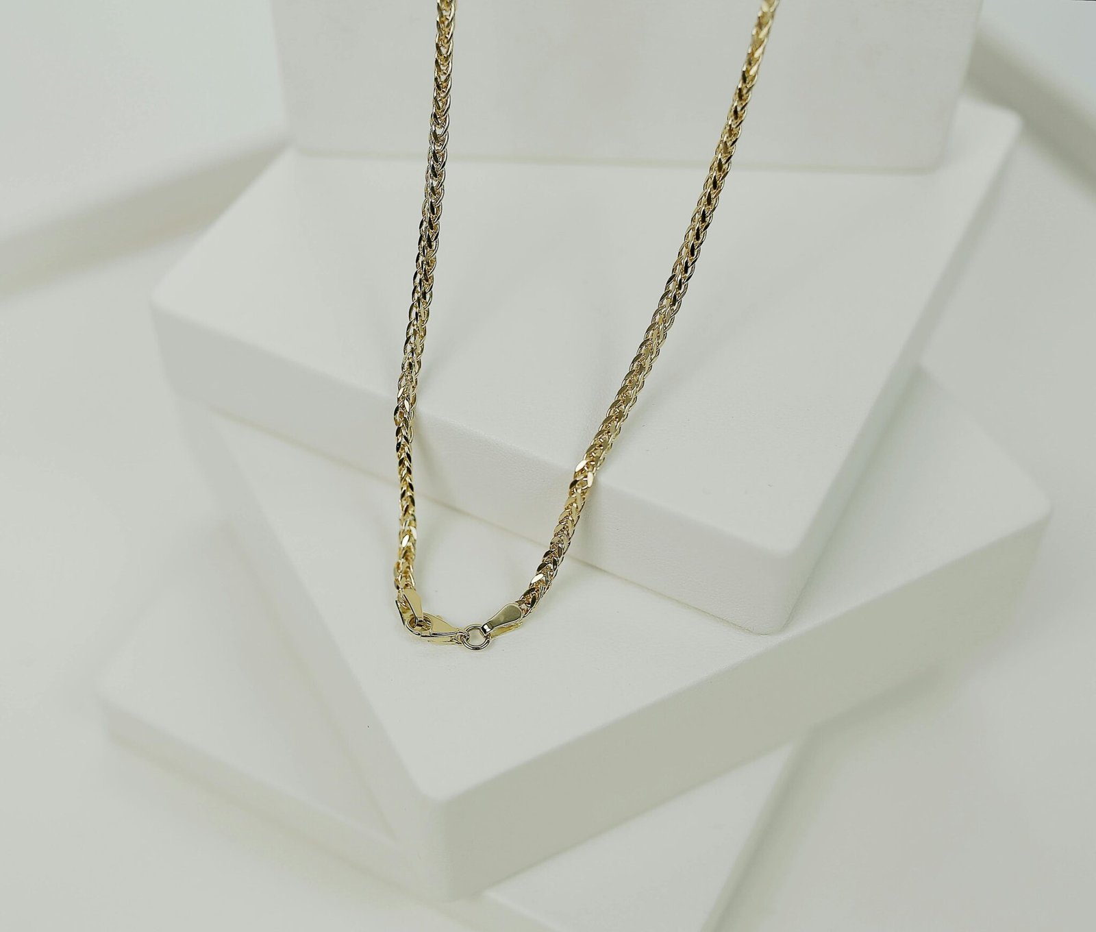 Why Layered & Two-Tone Gold Chains Are Popular in the USA