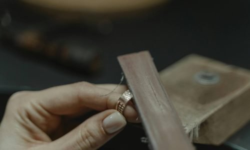 Why Low MOQ Jewelry Manufacturing